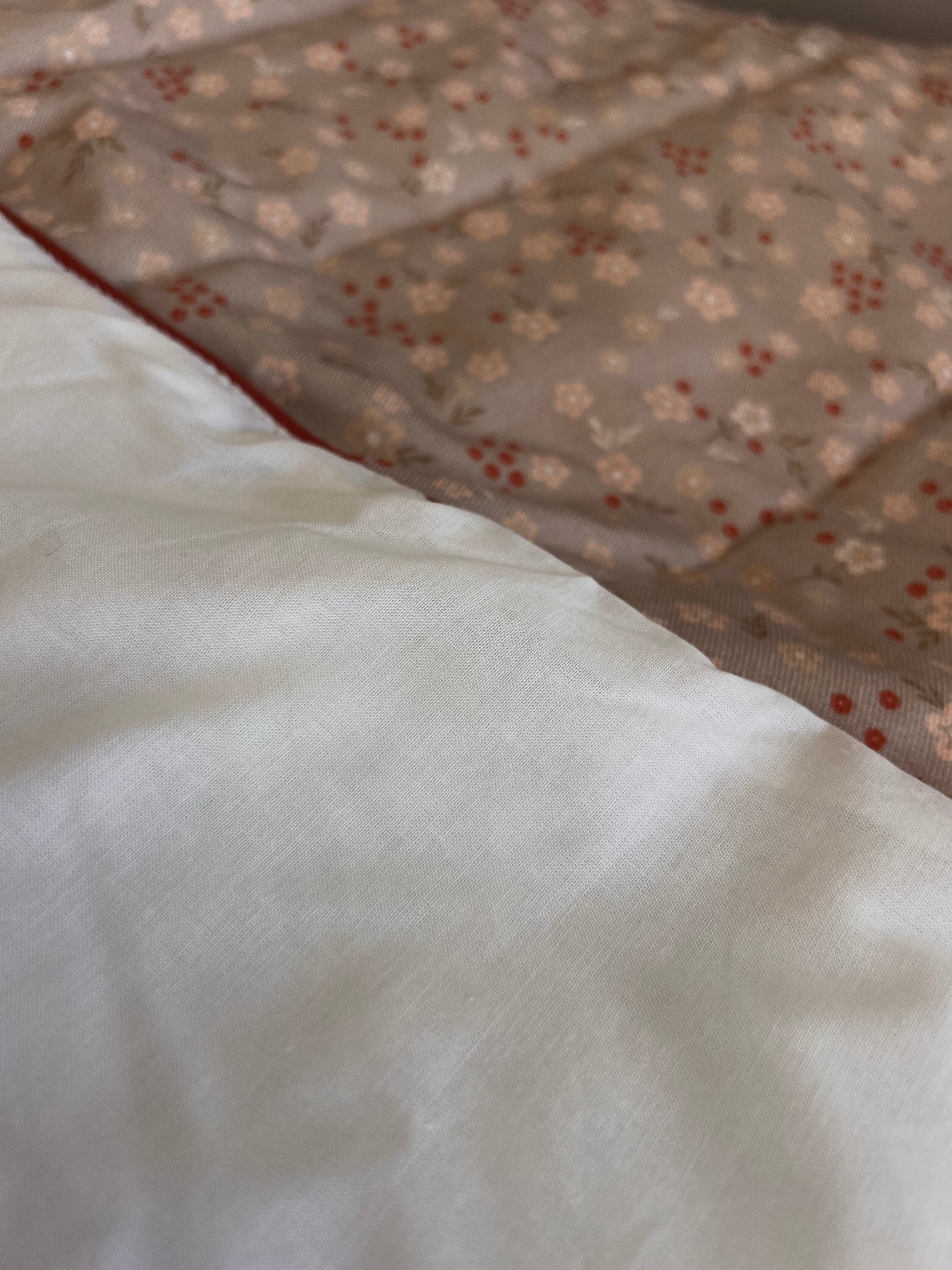 Beige And Red Cotton Quilt