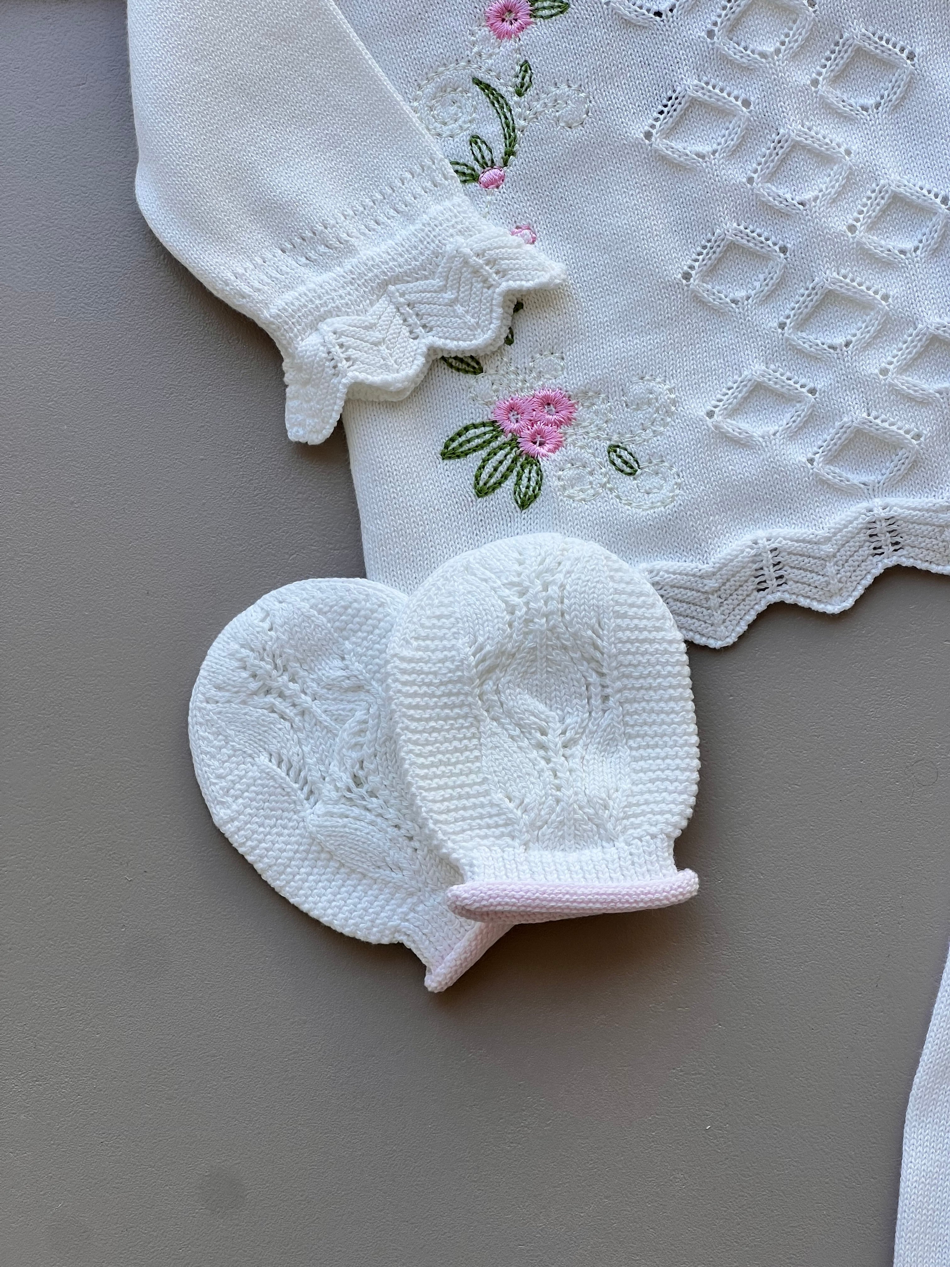 White And Pink Embroidered Organic Cotton Hospital Set 7 Pcs