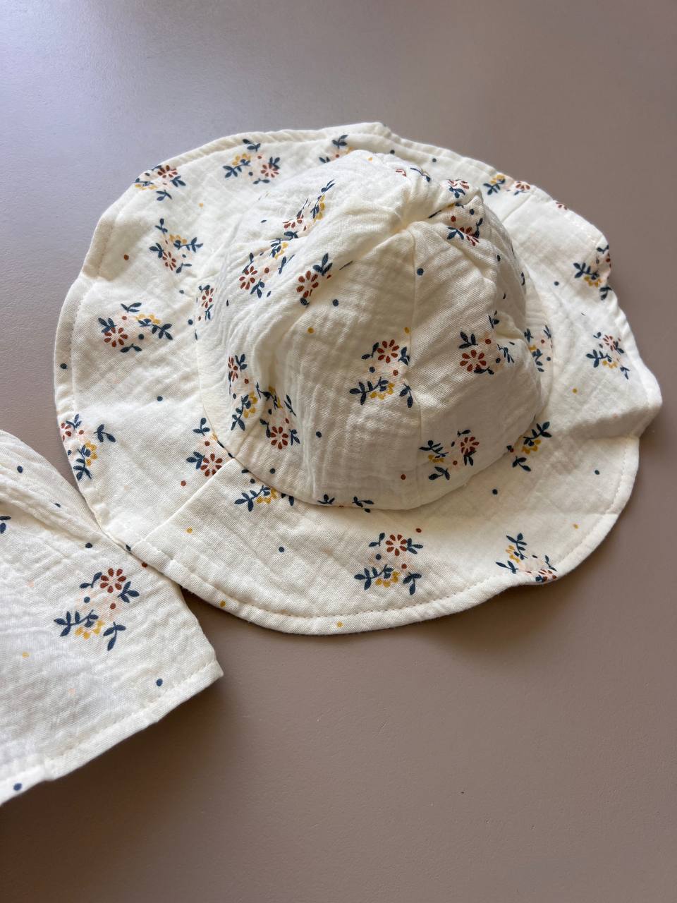 Off-White Floral Romper With Hat 2 Pcs Set