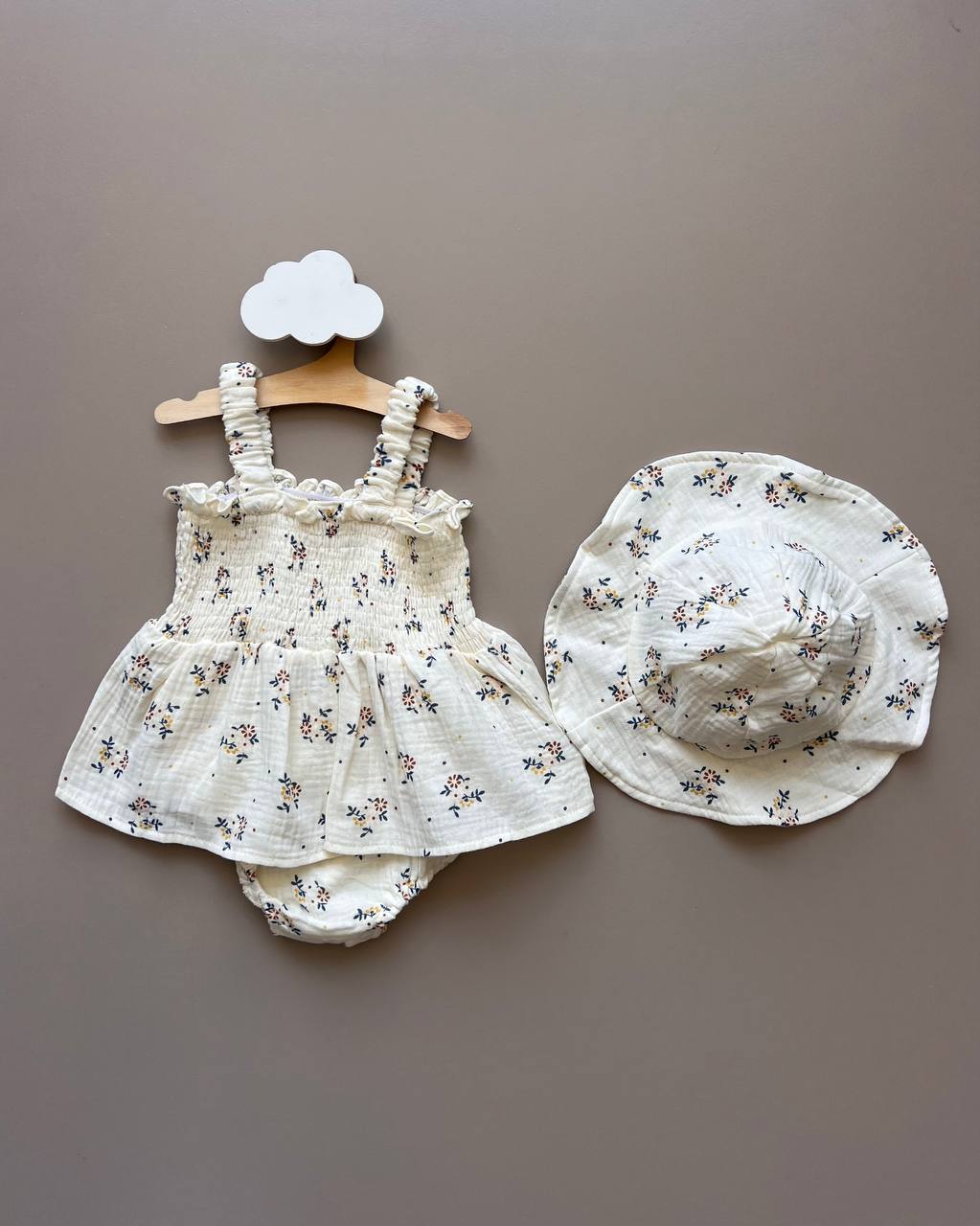Off-White Floral Romper With Hat 2 Pcs Set