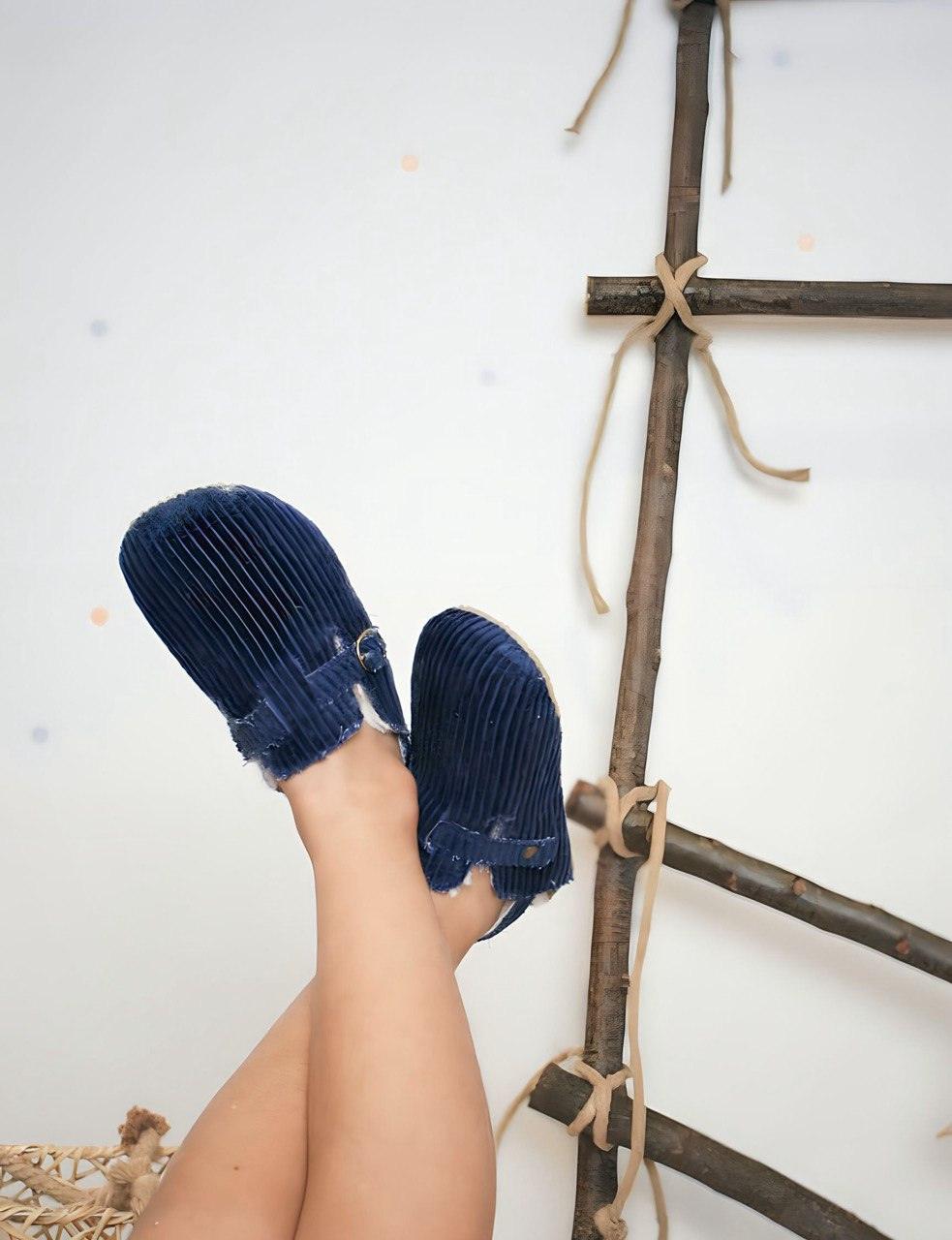 Navy Blue Velvet Slippers with Fur - La Farandole Paris